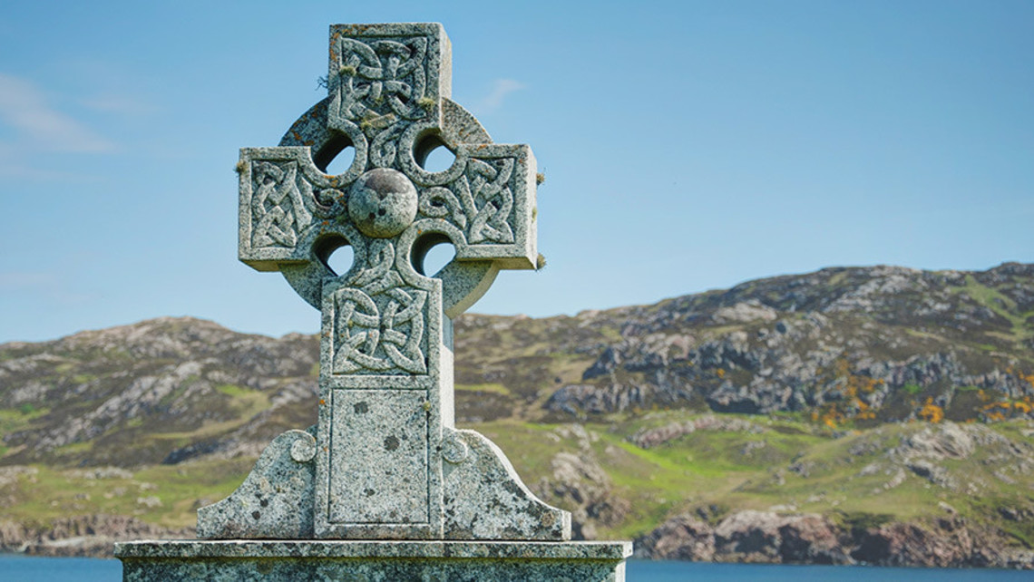 Celtic Cross Ireland 900